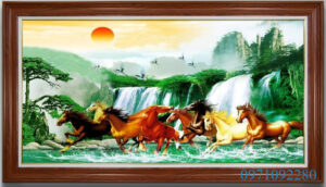 Tranh sơn dầu mã đáo thành công ngựa phi trên đồng cỏ